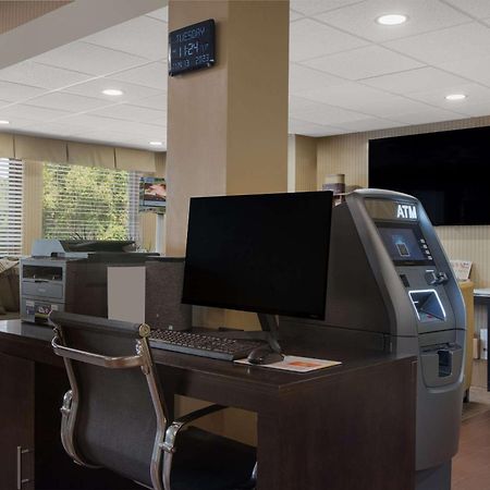Quality Inn & Suites Chambersburg Buitenkant foto