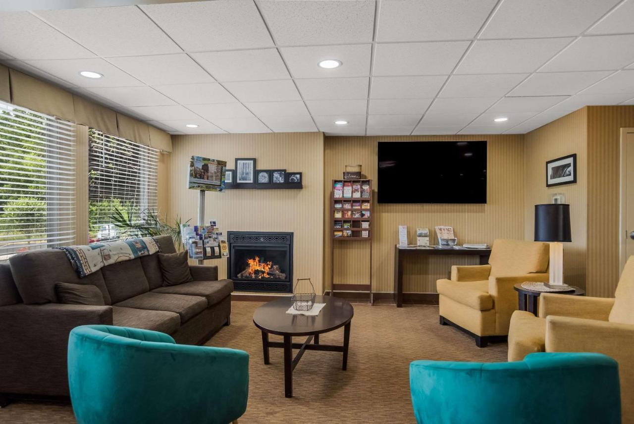 Quality Inn & Suites Chambersburg Buitenkant foto