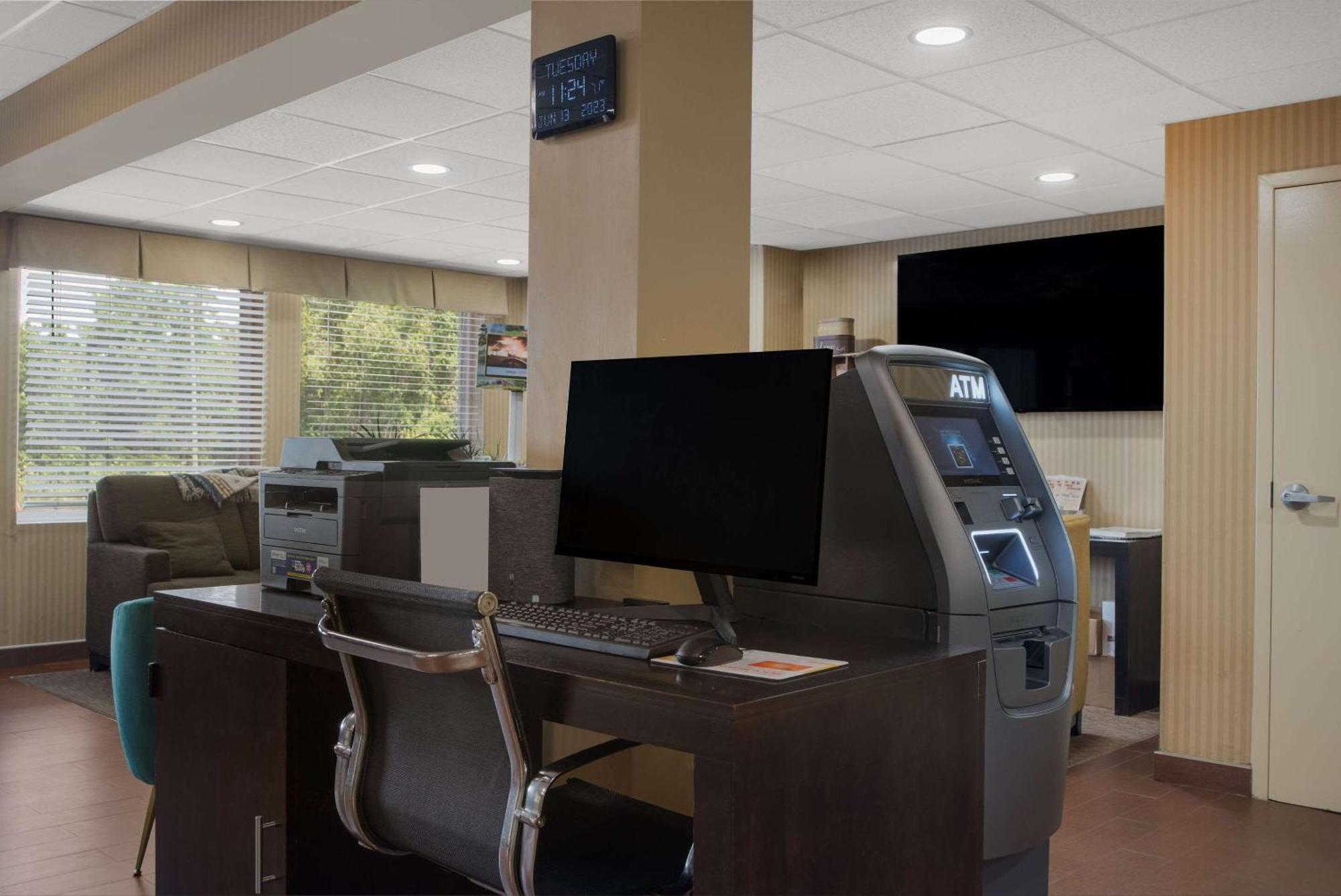 Quality Inn & Suites Chambersburg Buitenkant foto