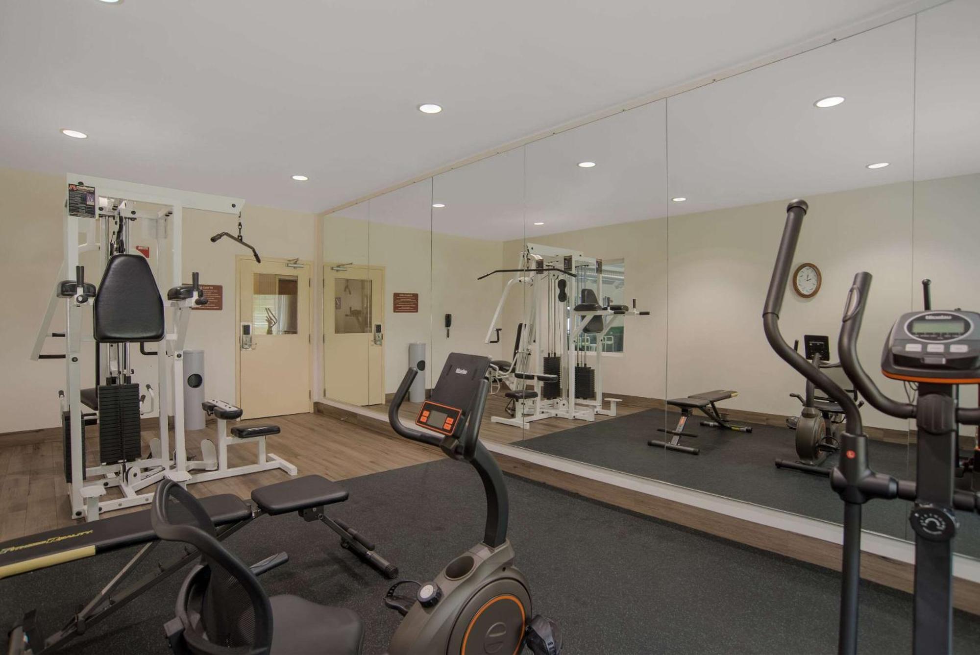Quality Inn & Suites Chambersburg Buitenkant foto