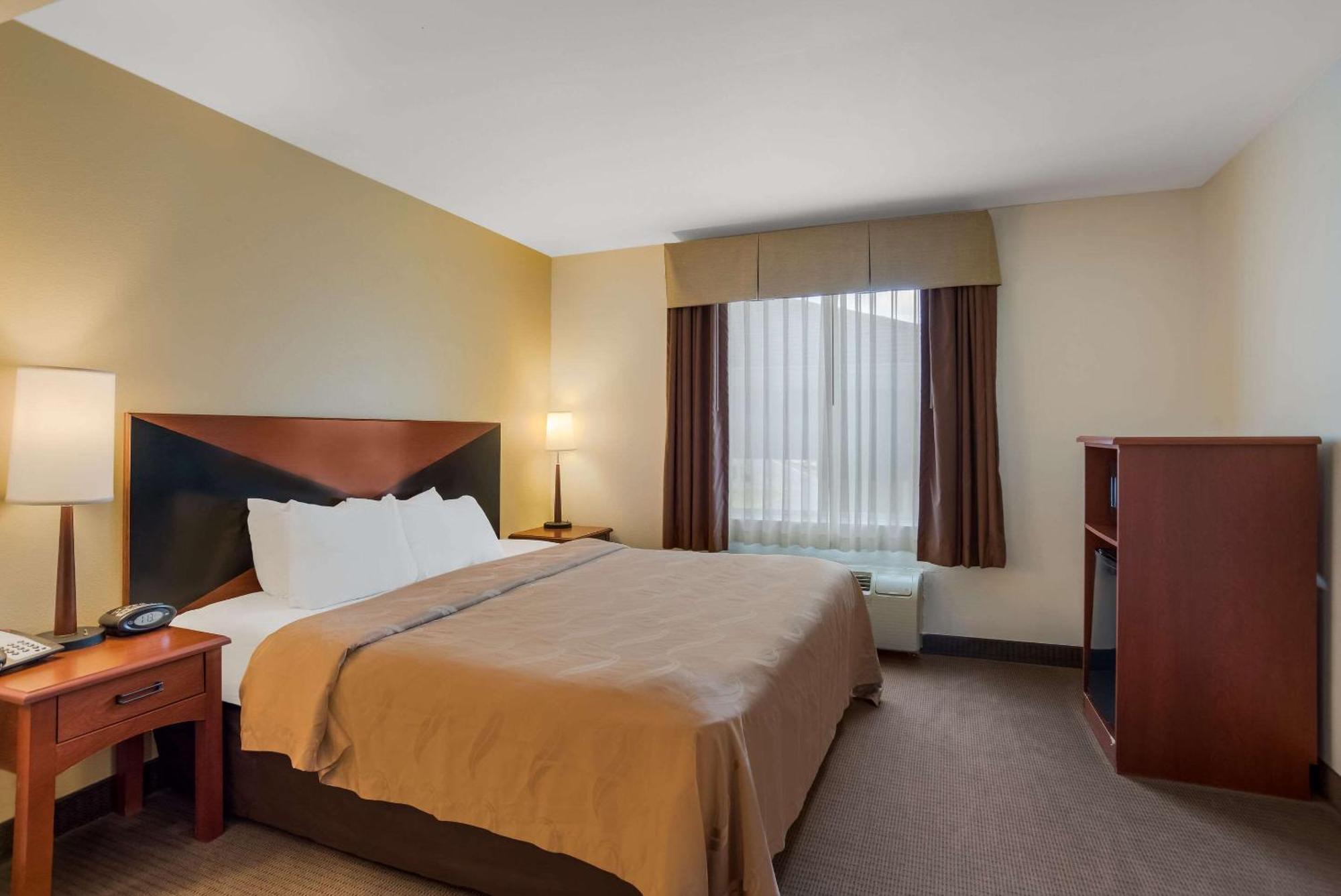 Quality Inn & Suites Chambersburg Buitenkant foto