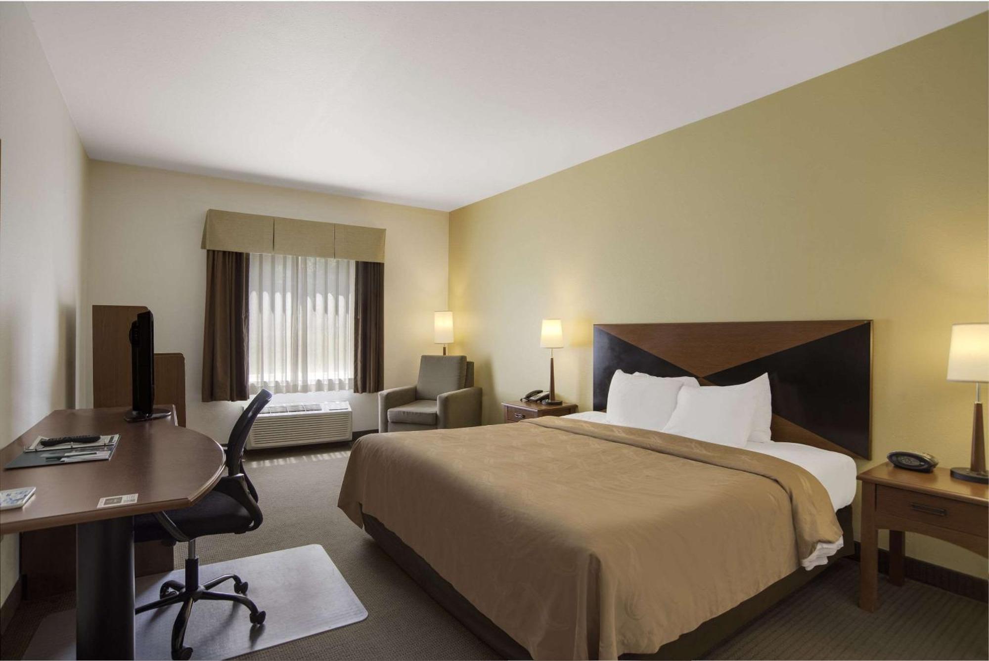 Quality Inn & Suites Chambersburg Buitenkant foto