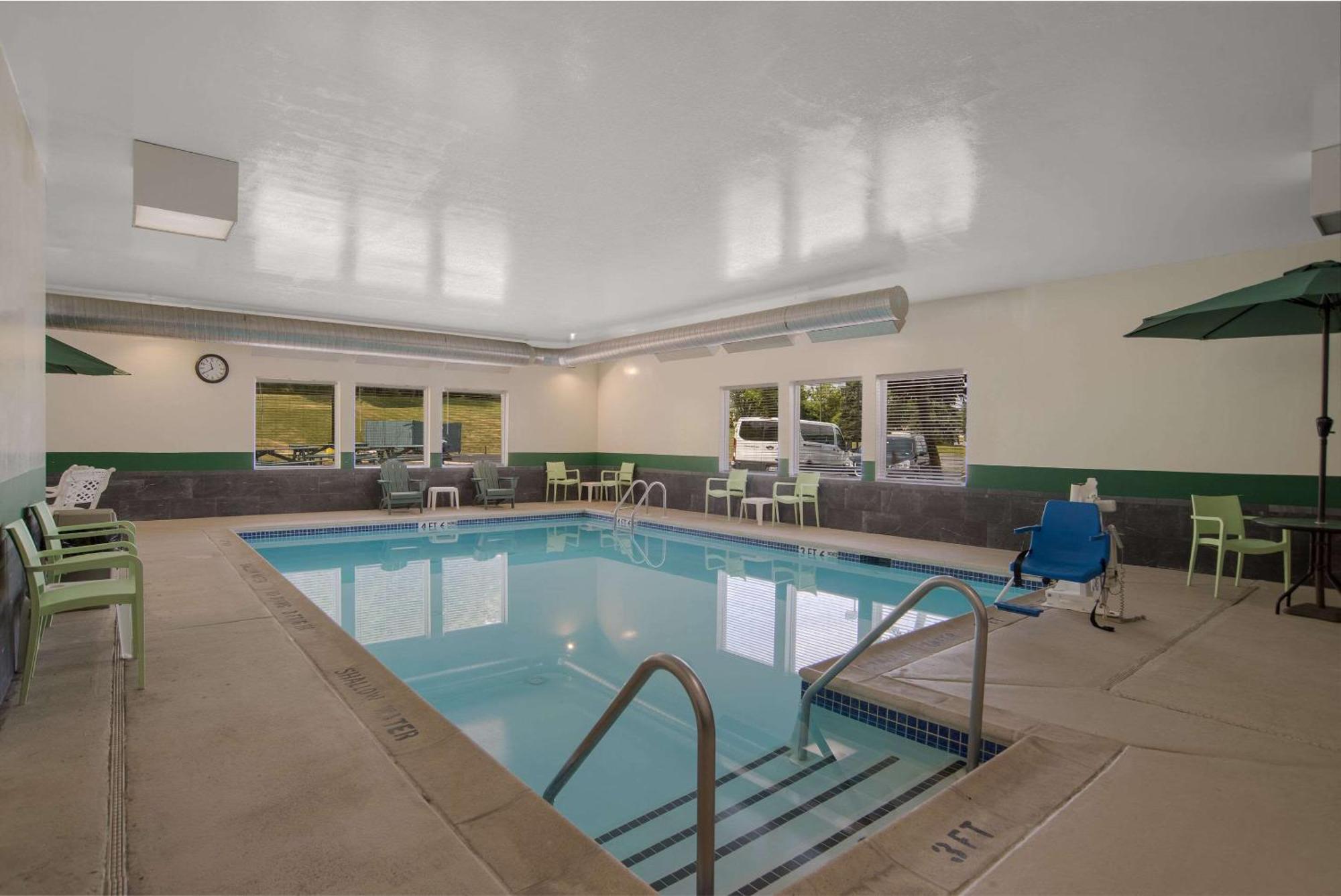 Quality Inn & Suites Chambersburg Buitenkant foto