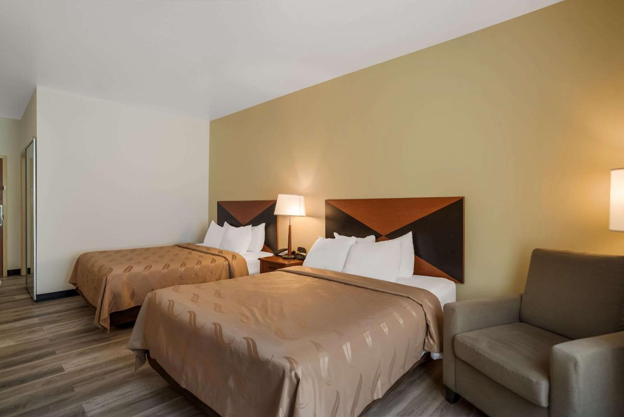 Quality Inn & Suites Chambersburg Buitenkant foto