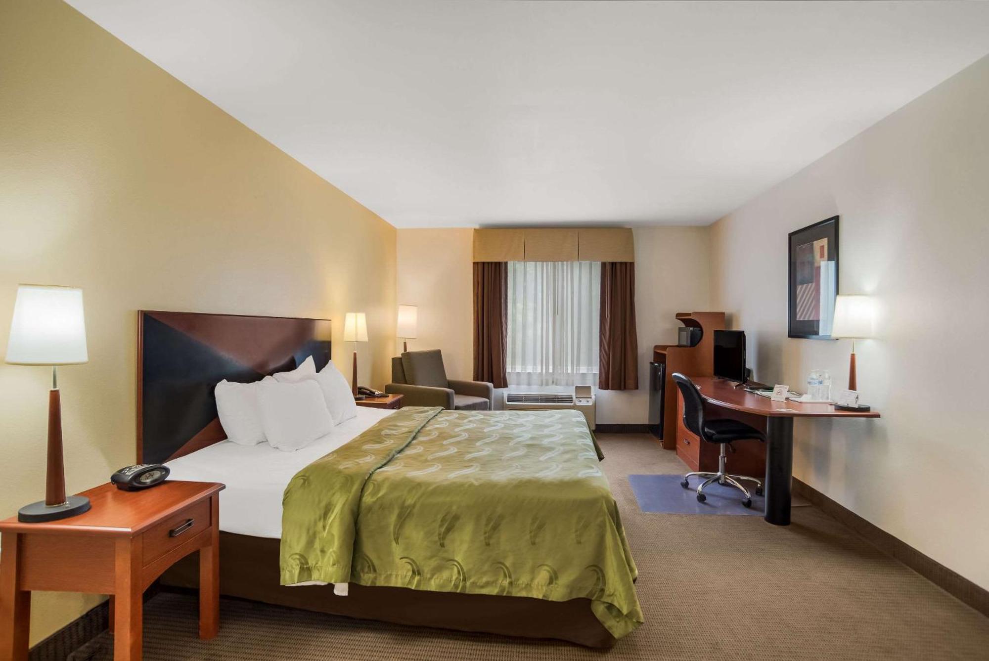 Quality Inn & Suites Chambersburg Buitenkant foto