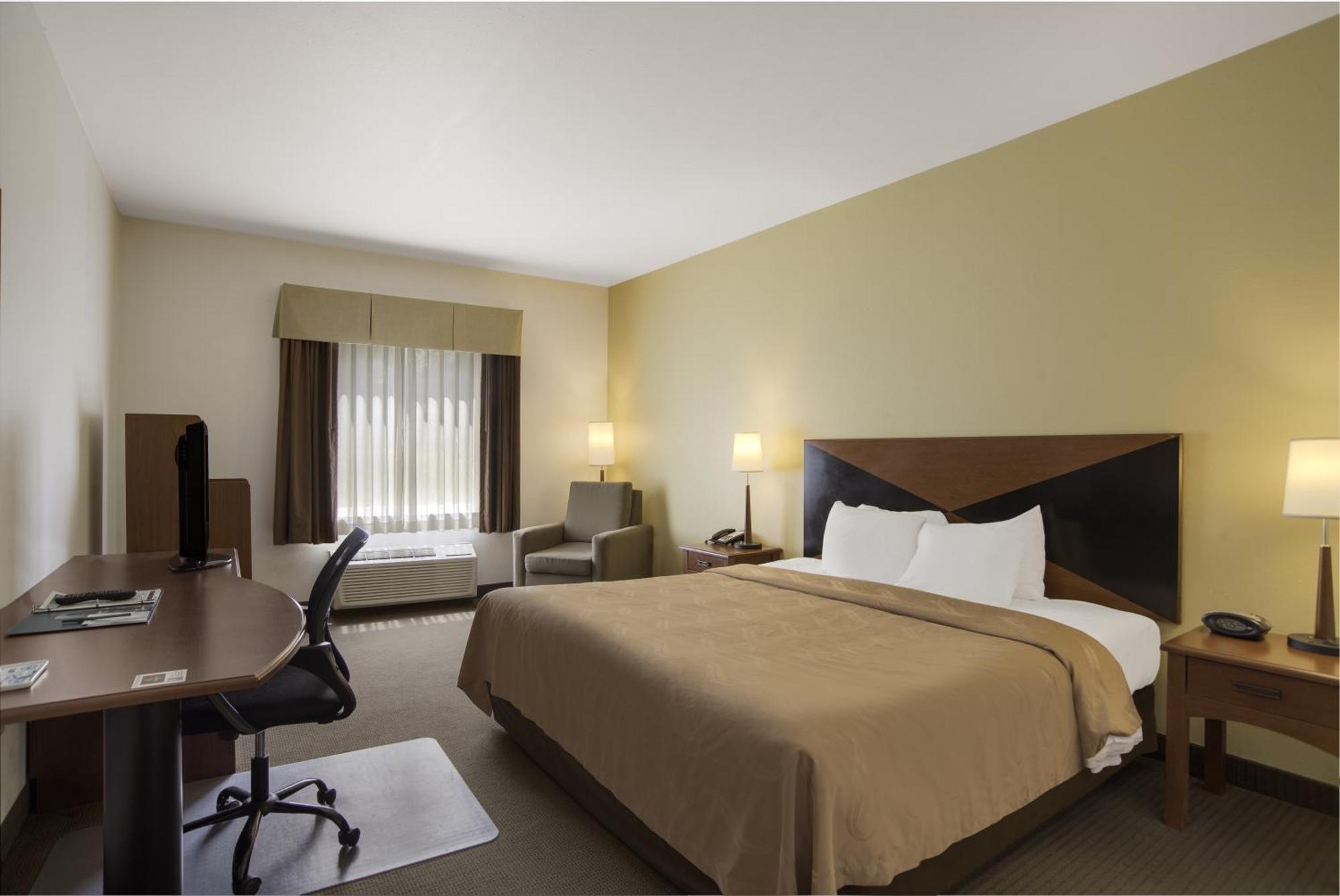 Quality Inn & Suites Chambersburg Buitenkant foto