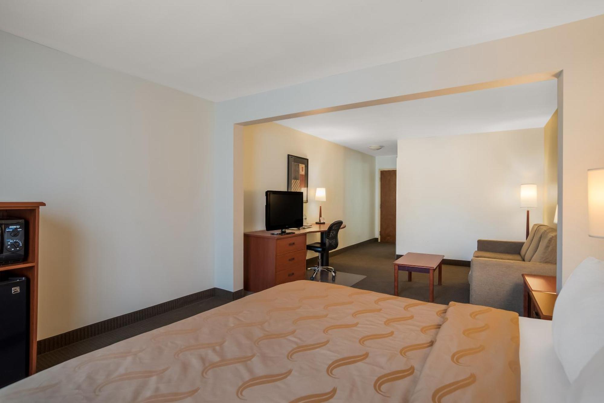 Quality Inn & Suites Chambersburg Buitenkant foto