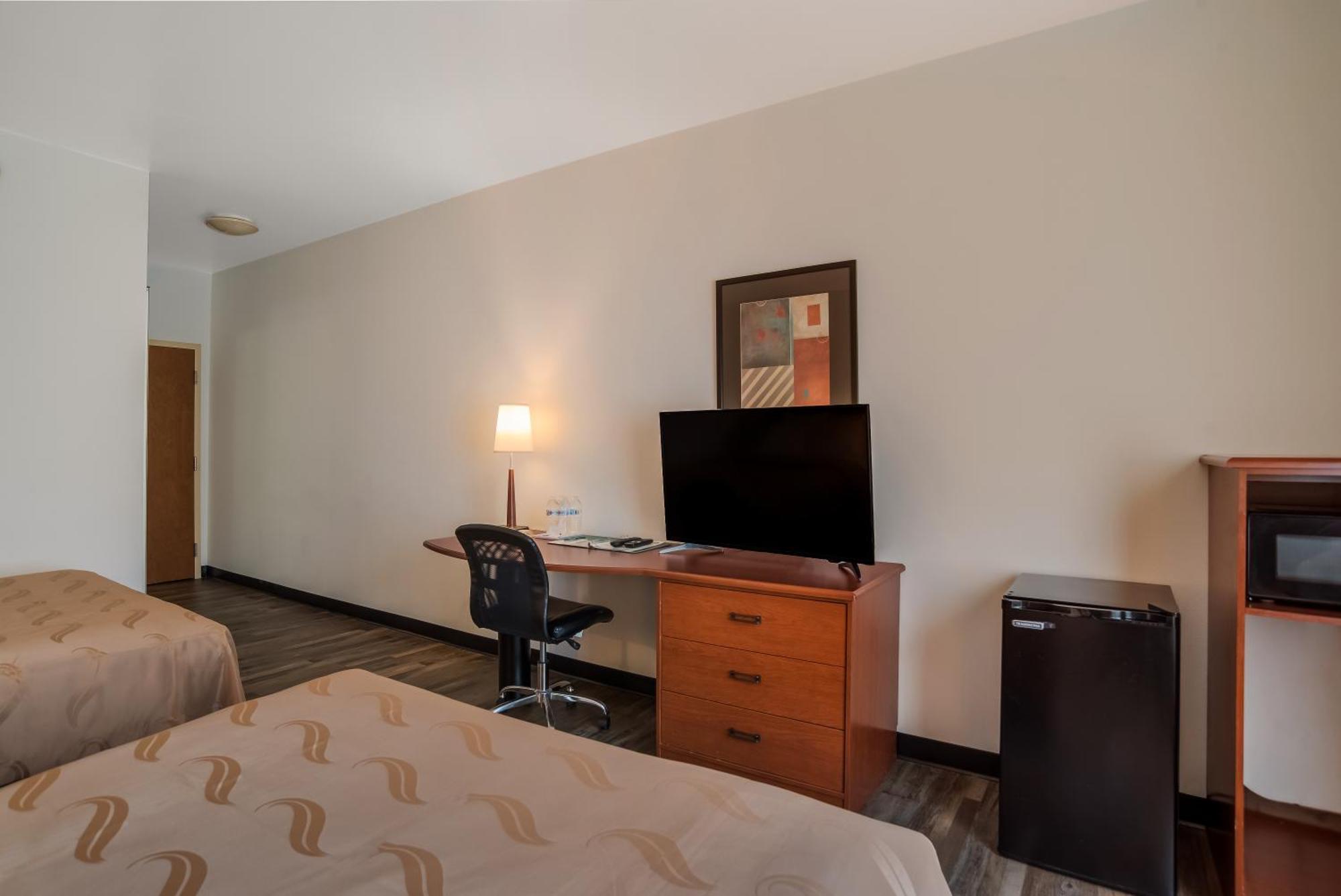 Quality Inn & Suites Chambersburg Buitenkant foto