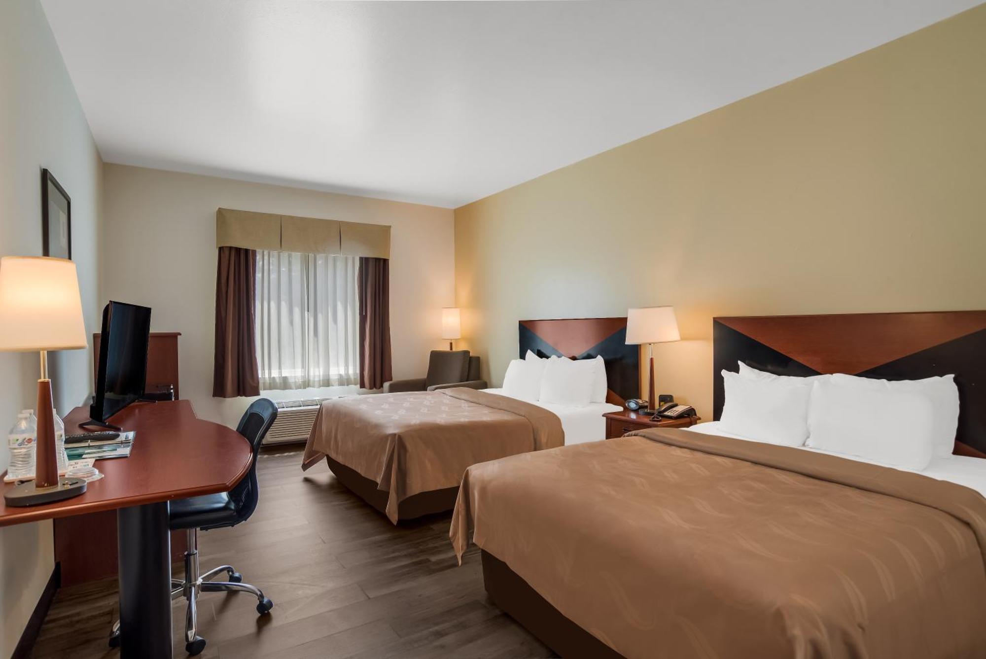 Quality Inn & Suites Chambersburg Buitenkant foto