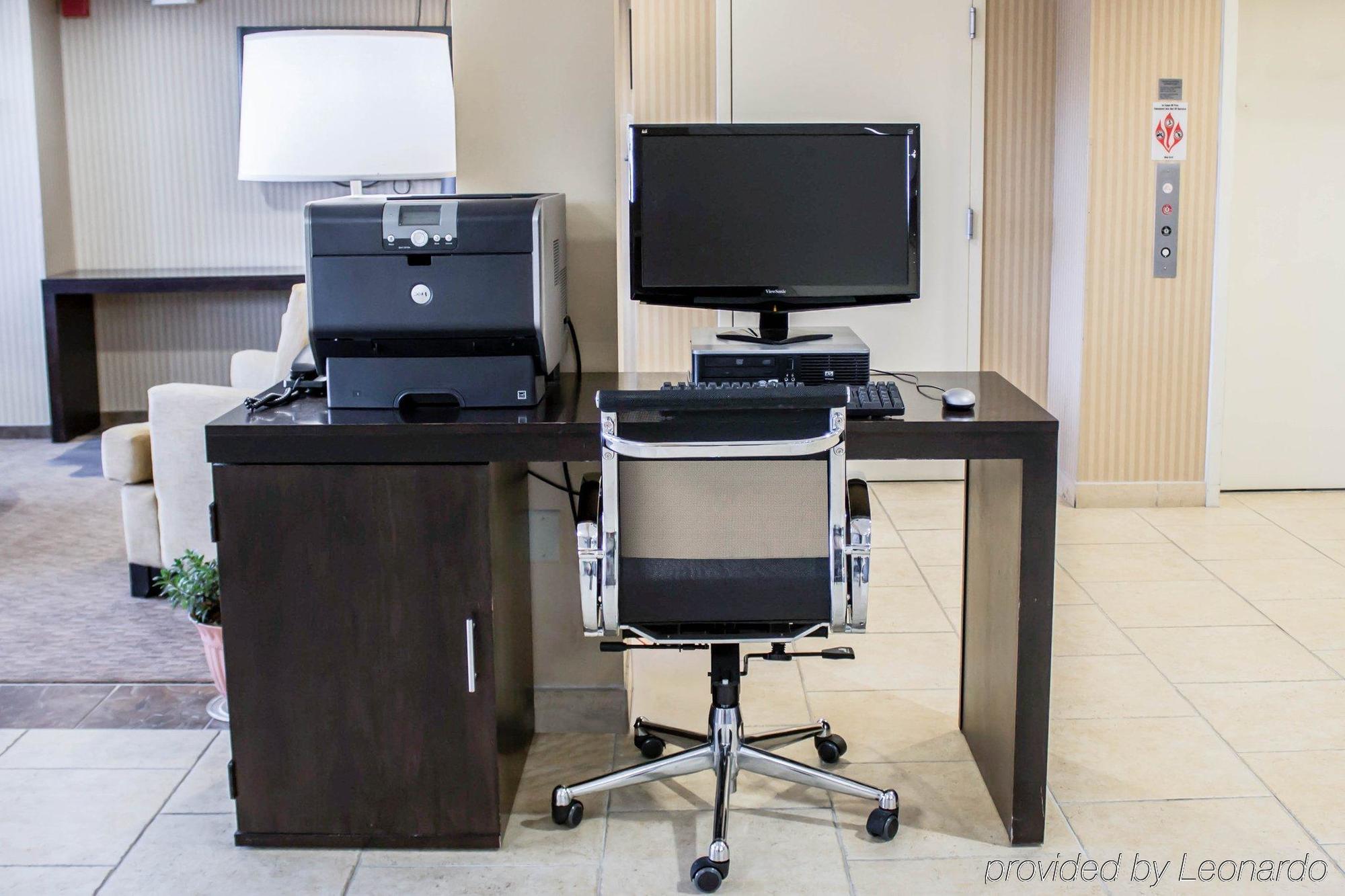 Quality Inn & Suites Chambersburg Buitenkant foto