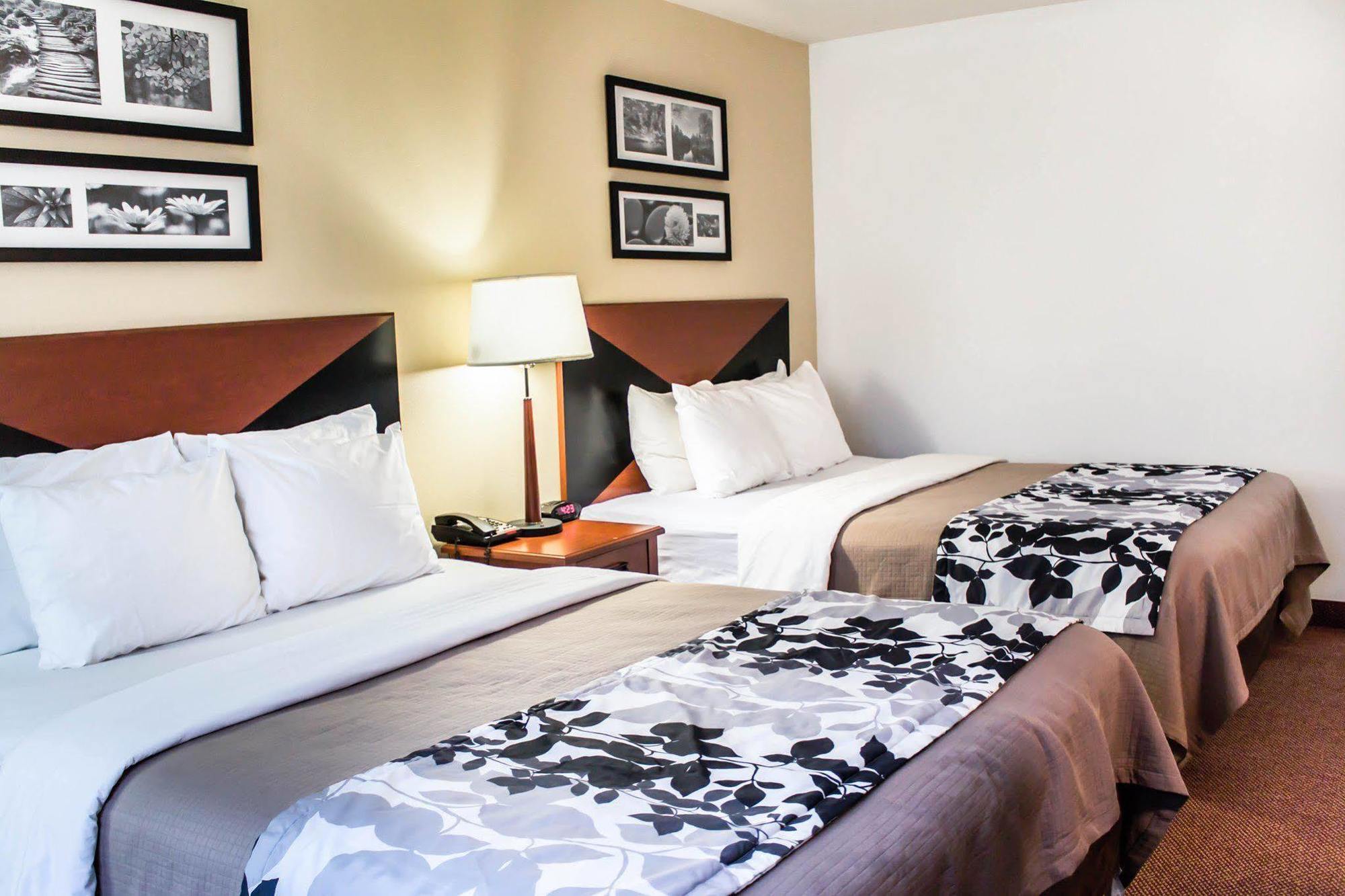 Quality Inn & Suites Chambersburg Buitenkant foto